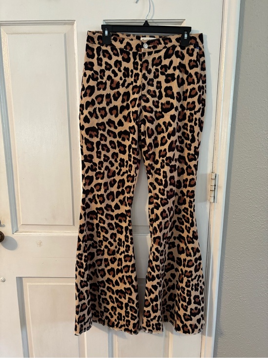 Peach Love California Pants - Peach Love California Women's Leopard Print Flare Pants Stretch Twill Zip L